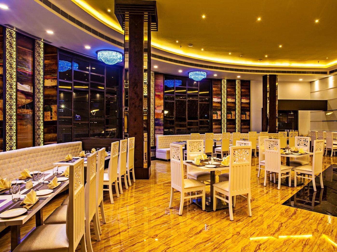 Golden Chariot Vasai Hotel Екстериор снимка