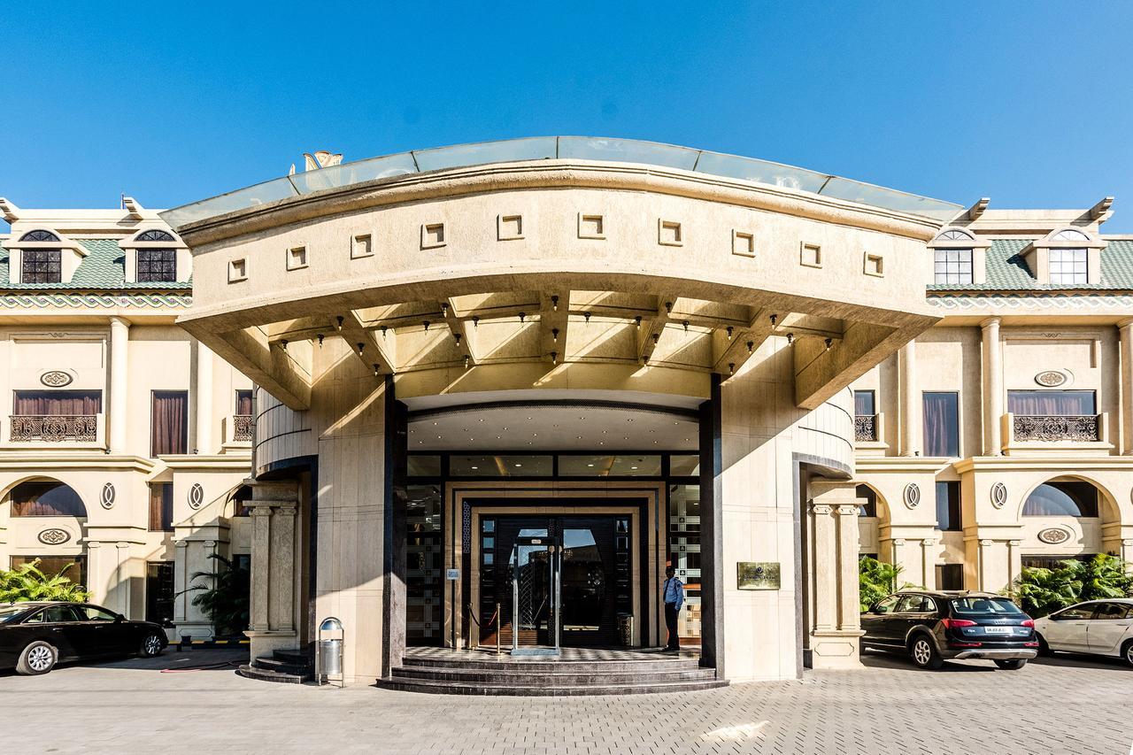 Golden Chariot Vasai Hotel Екстериор снимка