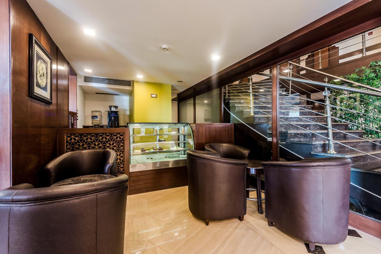 Golden Chariot Vasai Hotel Екстериор снимка