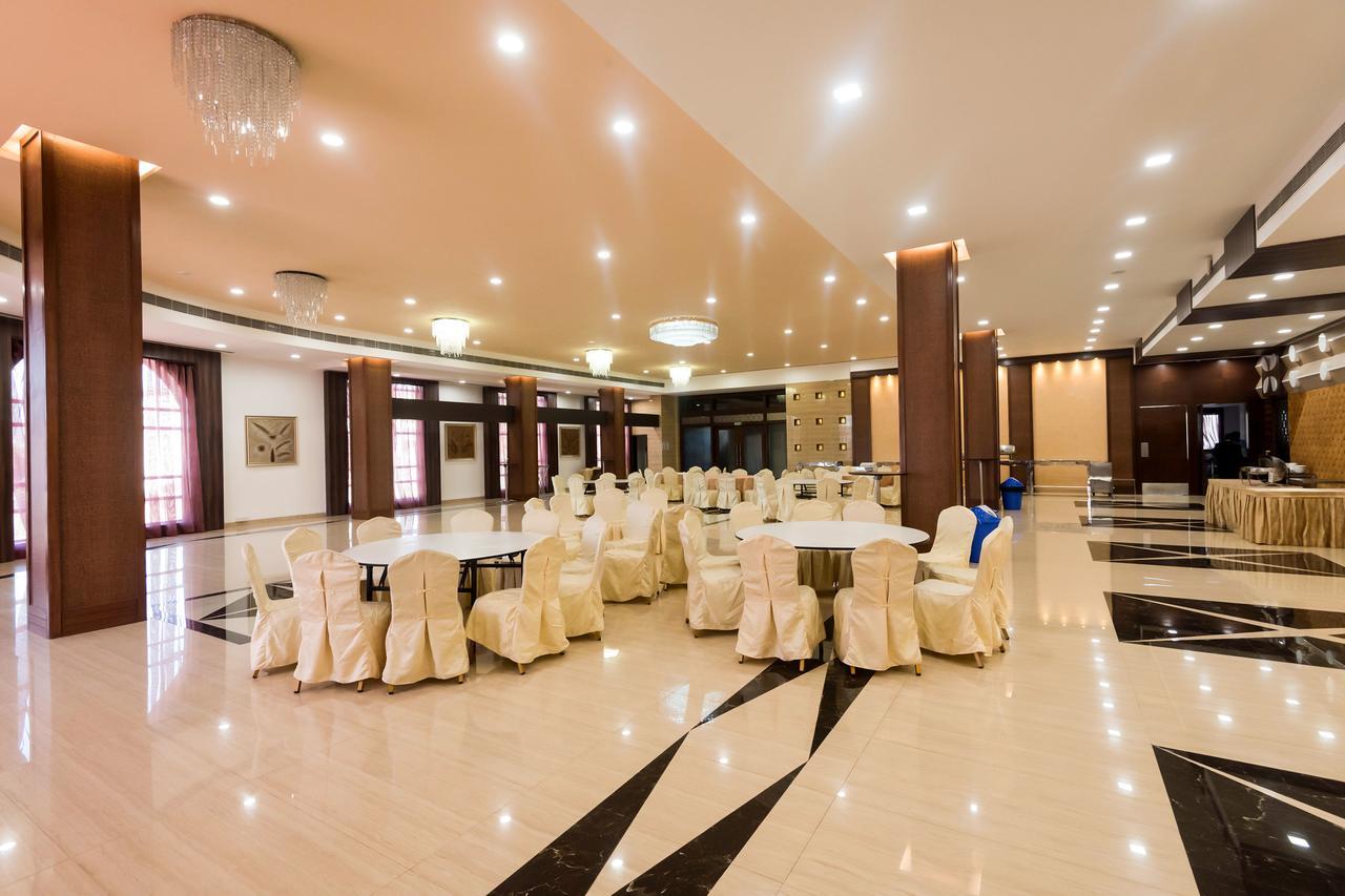 Golden Chariot Vasai Hotel Екстериор снимка