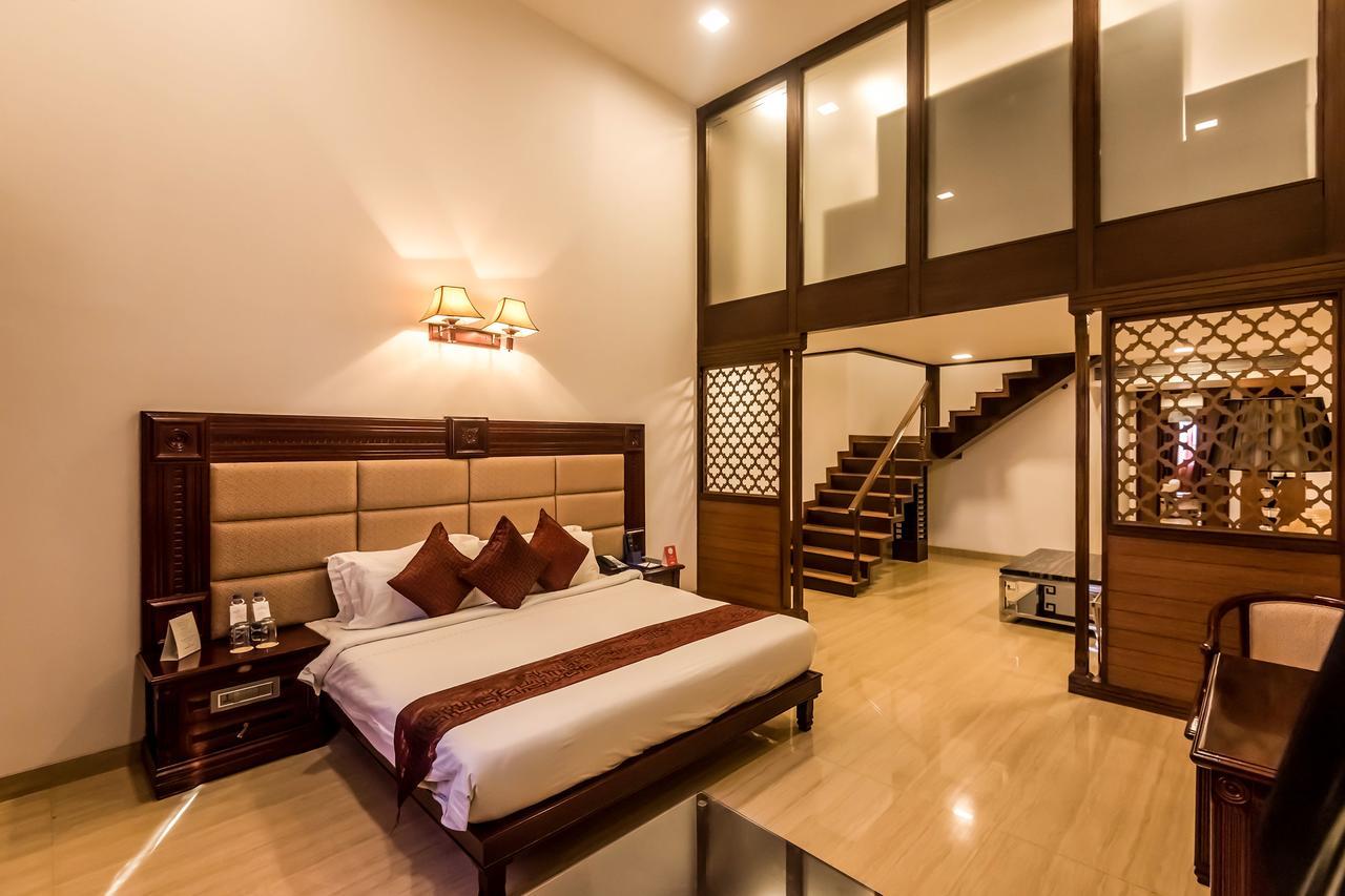 Golden Chariot Vasai Hotel Екстериор снимка