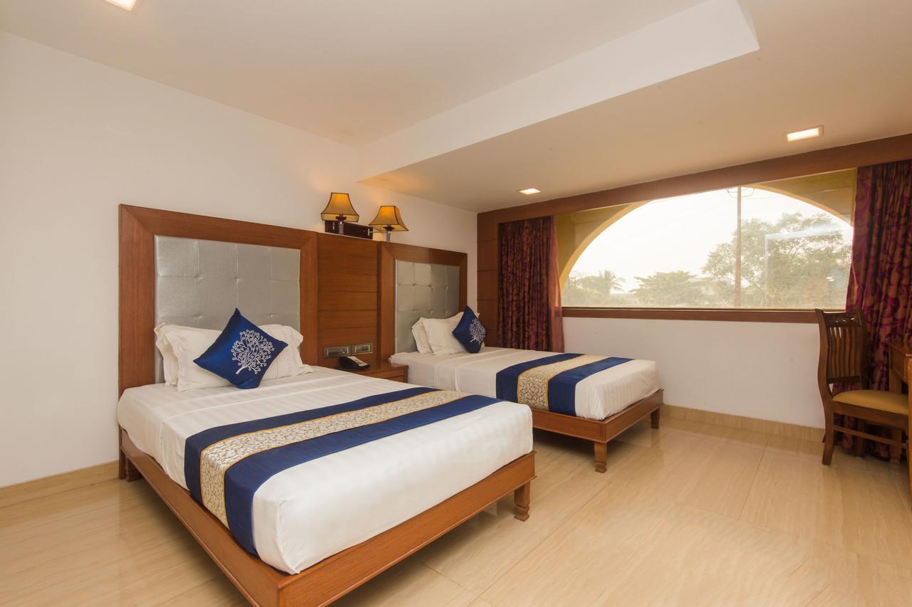 Golden Chariot Vasai Hotel Екстериор снимка