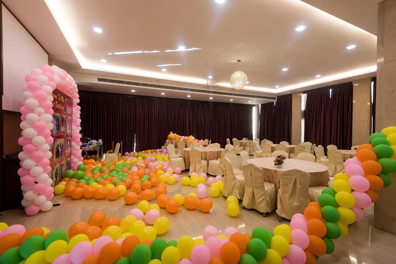 Golden Chariot Vasai Hotel Екстериор снимка