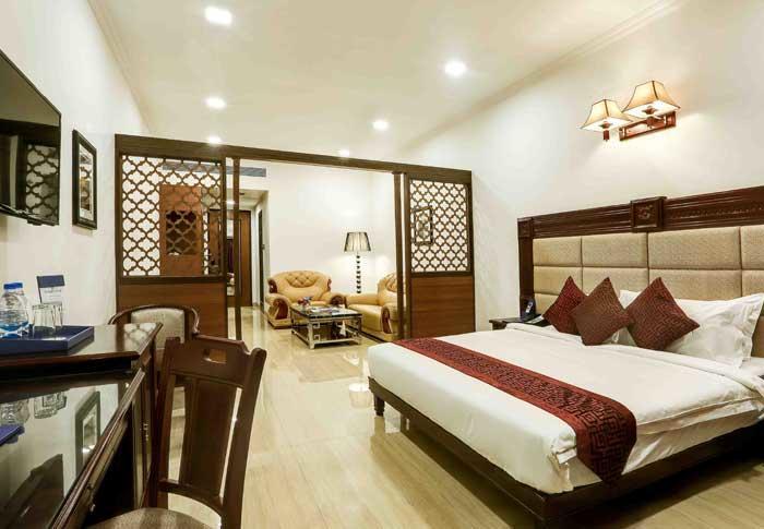 Golden Chariot Vasai Hotel Екстериор снимка