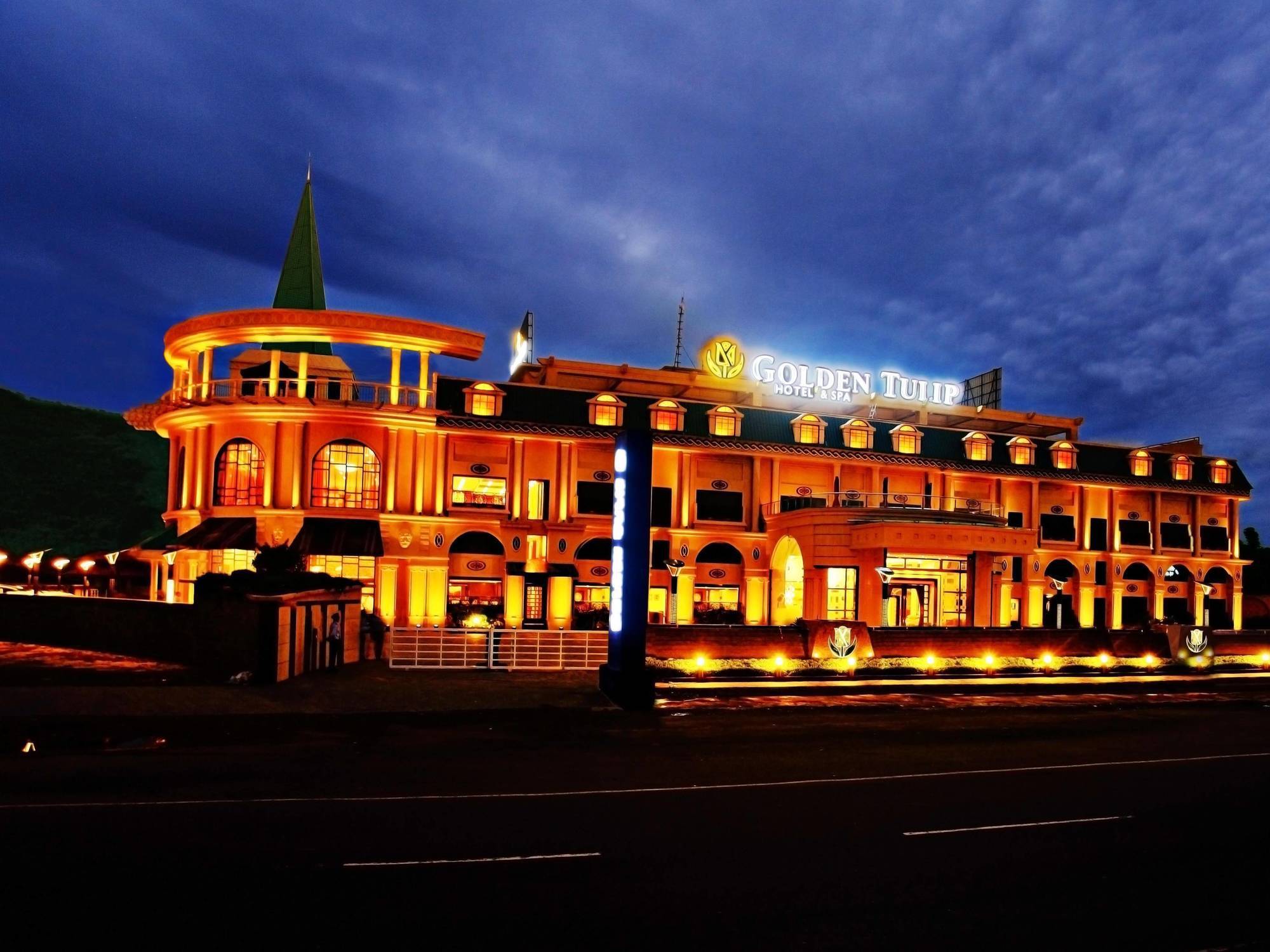 Golden Chariot Vasai Hotel Екстериор снимка