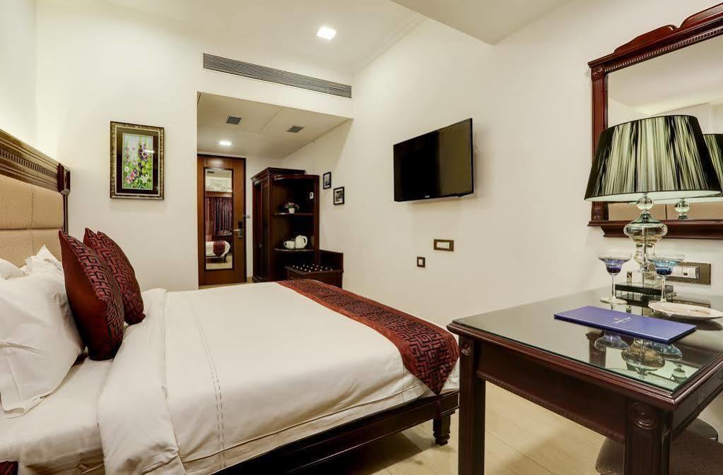 Golden Chariot Vasai Hotel Екстериор снимка