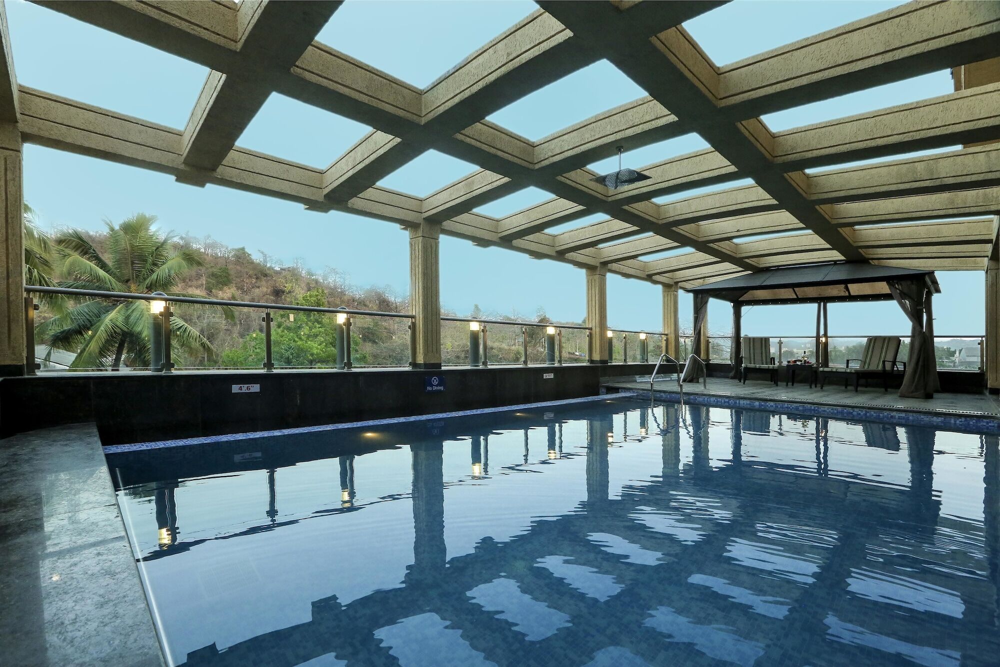 Golden Chariot Vasai Hotel Екстериор снимка
