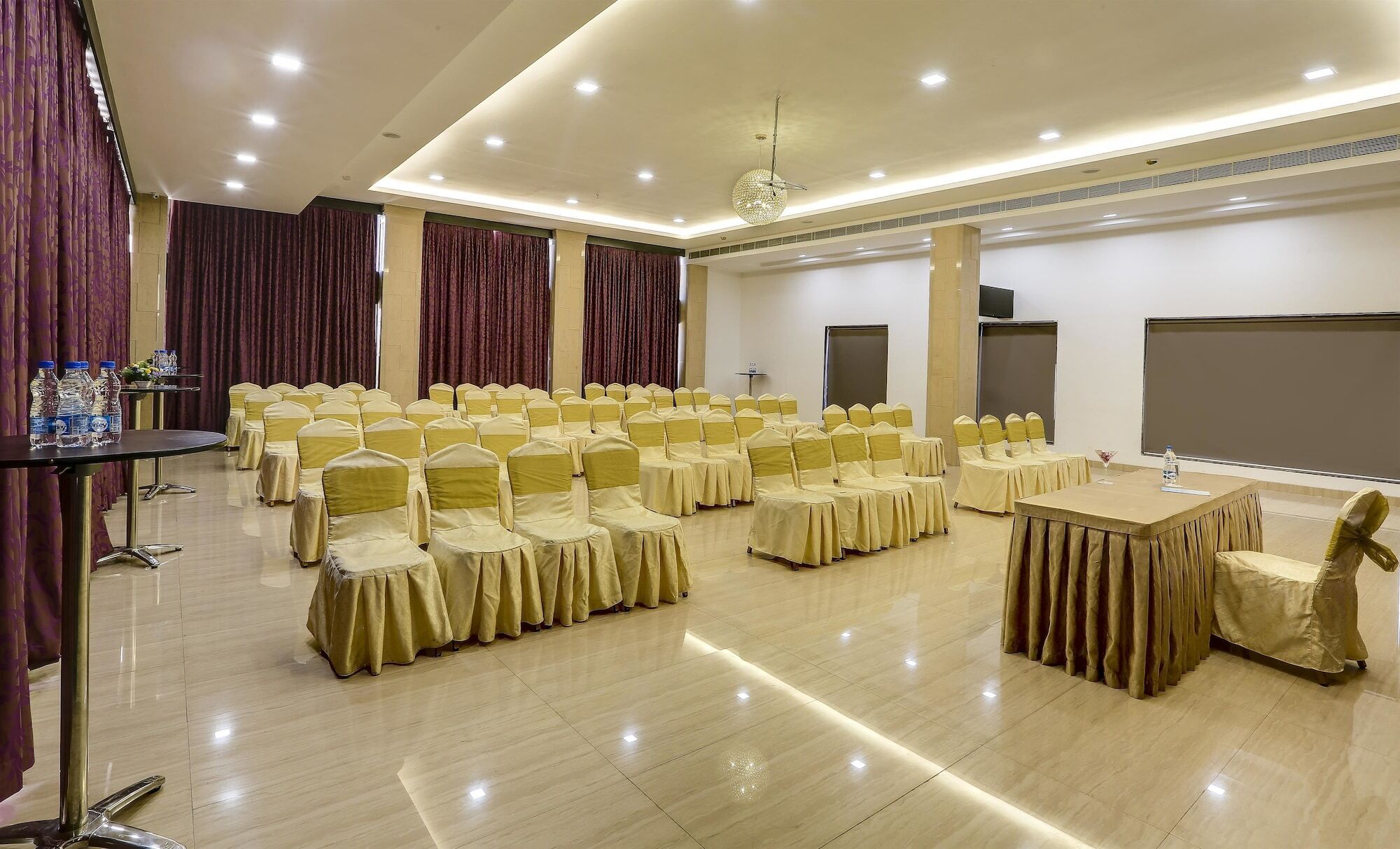 Golden Chariot Vasai Hotel Екстериор снимка